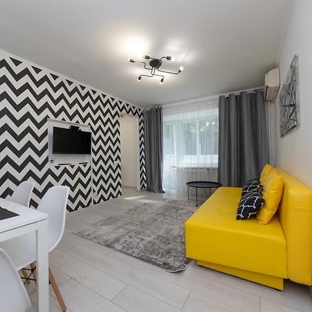 Flat 24 on Lesi Ukrainki 12 with 1 bedroom Kijów Zewnętrze zdjęcie