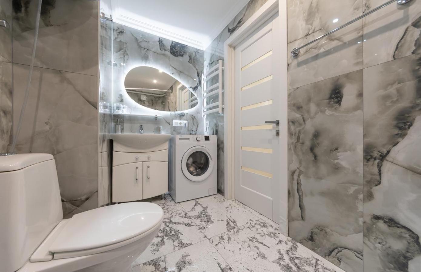 Flat 24 on Lesi Ukrainki 12 with 1 bedroom Kijów Zewnętrze zdjęcie