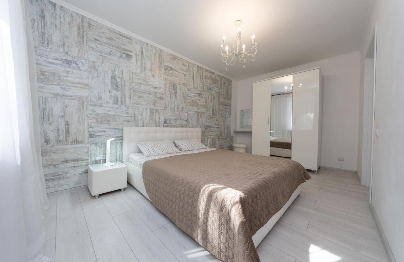 Flat 24 on Lesi Ukrainki 12 with 1 bedroom Kijów Zewnętrze zdjęcie