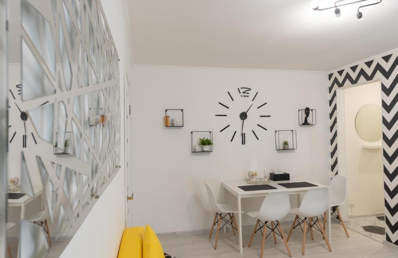Flat 24 on Lesi Ukrainki 12 with 1 bedroom Kijów Zewnętrze zdjęcie