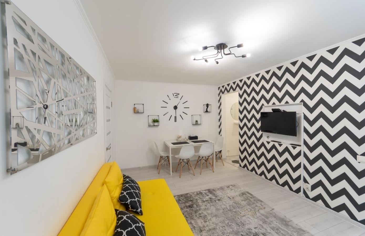 Flat 24 on Lesi Ukrainki 12 with 1 bedroom Kijów Zewnętrze zdjęcie